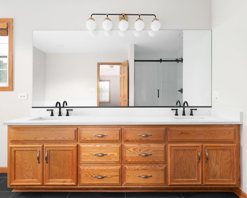 Lighting Fixtures in Bathroom